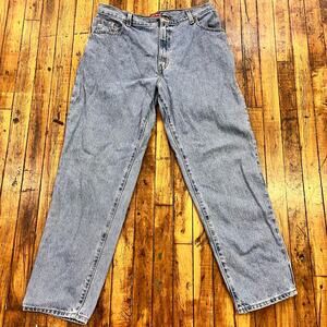 vintage women's Levi's 550 red tab relaxed fit taper leg light wash 100% cotton